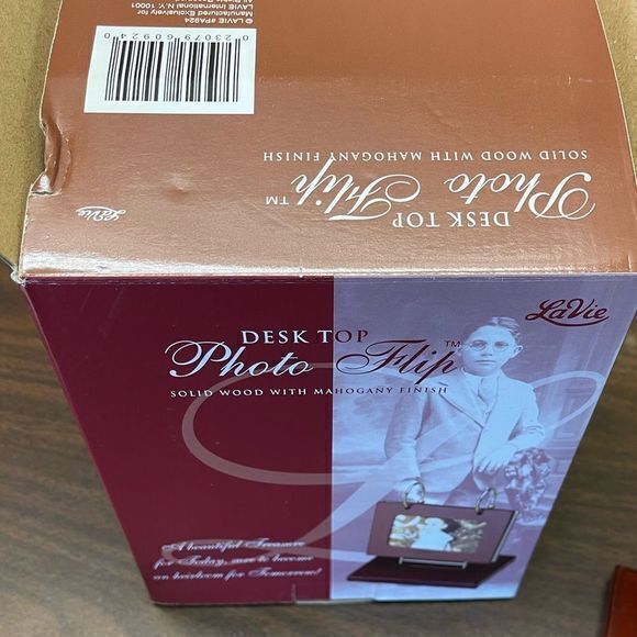 NWT Lavie Desk Top Photo Flip Mahogany Finish Frame Front 3.5" X 5 " or 4"‎ X 6" - Picture 4 of 5